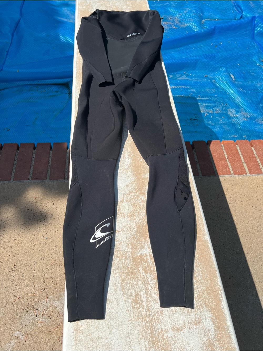 O’Nell Men’s Full Body Wet Suit
Size Medium Tall 
Chest Zipper